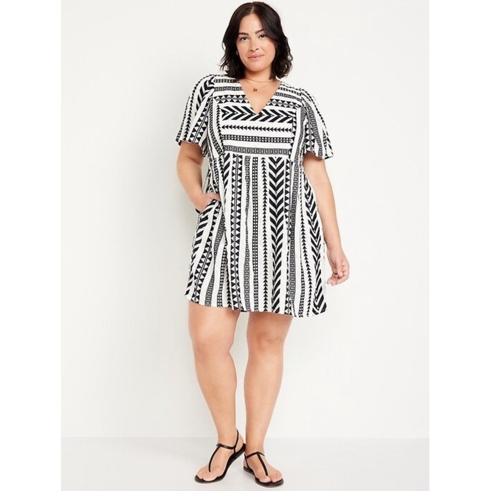 Old Navy V-Neck Swing Dress Women 2X Black White Jacquard Aztec Boho Mini Travel
